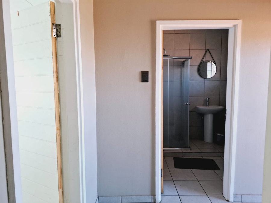 To Let 1 Bedroom Property for Rent in Bloemfontein Free State